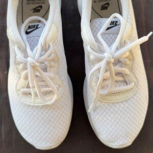 Women's Size 7 All White Nike